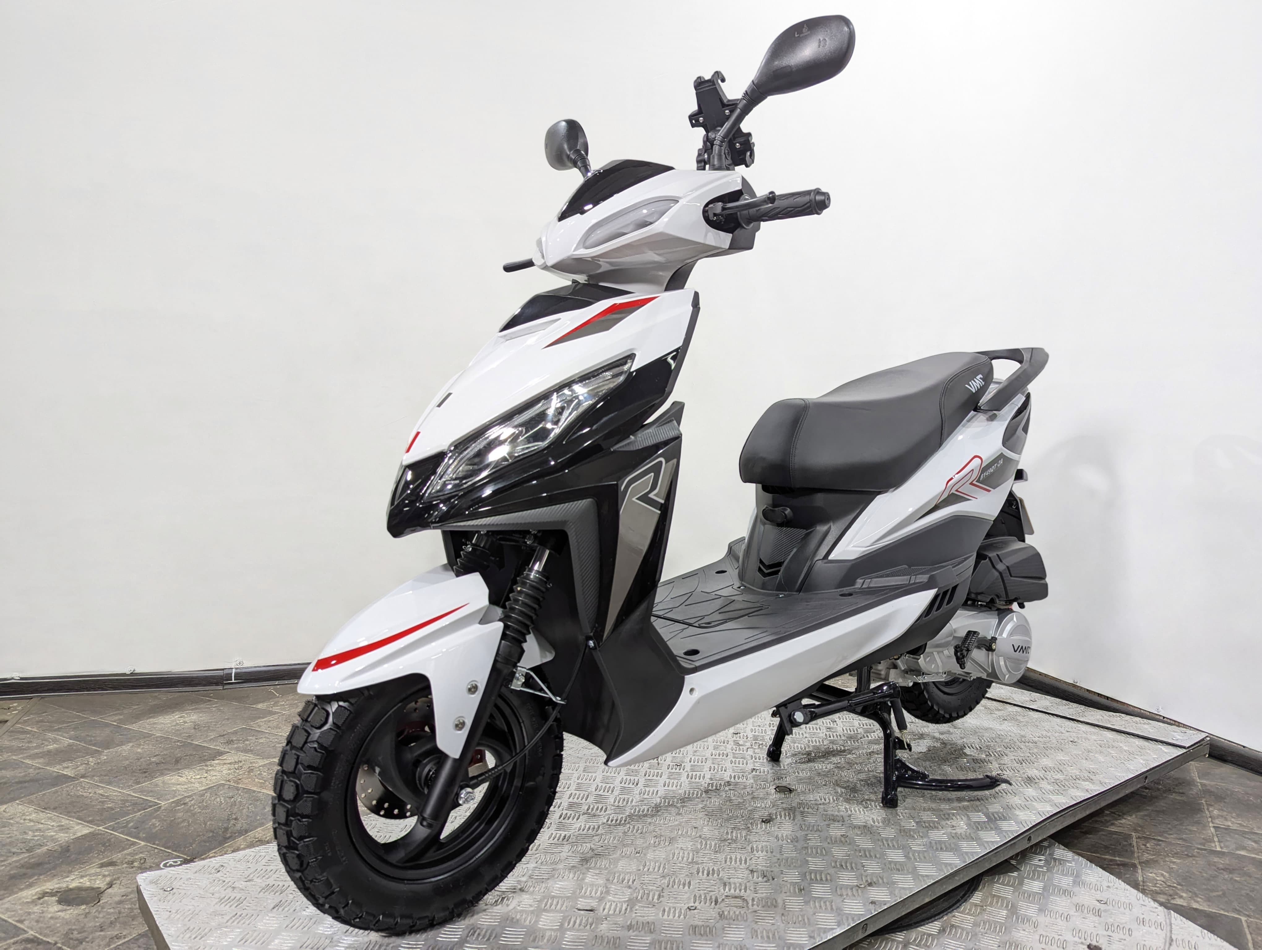 Скутер VMC (Vento) City (49/150cc) бело-черный